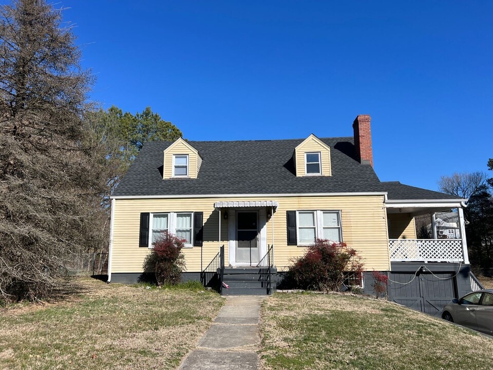 1806 E 3rd St in Farmville, VA - Building Photo
