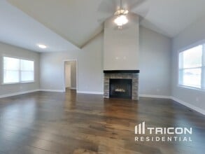 512 Poplar Bend Dr in Dickson, TN - Building Photo - Building Photo