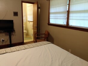 2013 Yucca Dr in Decatur, GA - Foto de edificio - Building Photo
