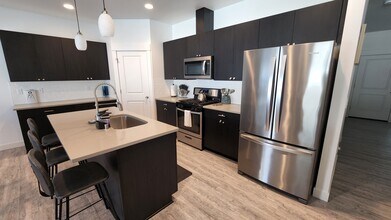 374 Bedrock Loop in West Richland, WA - Building Photo - Building Photo