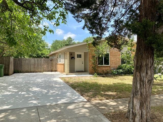 property at 1513 Bellaire Dr