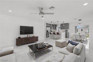 2505 39th St SW in Lehigh Acres, FL - Building Photo