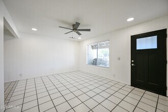 5833 W John Cabot Rd in Glendale, AZ - Building Photo - Building Photo