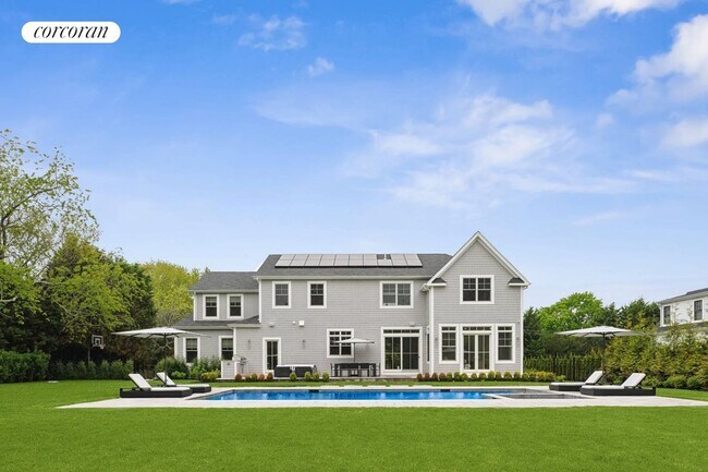 52 Country Club Dr in Southampton, NY - Building Photo - Building Photo