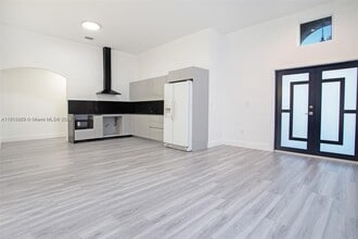 13285 NW 11th St in Miami, FL - Building Photo - Building Photo