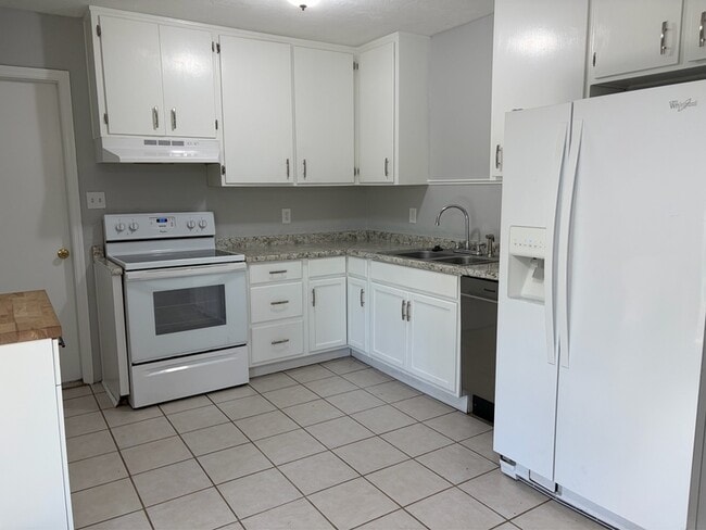 property at 2913 Riddle Ct