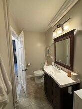 5 Henshaw St in Newton, MA - Building Photo - Building Photo