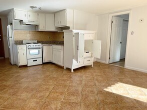 1455 43rd St, Unit 1 in North Bergen, NJ - Building Photo - Building Photo
