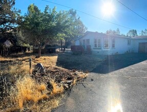 2960 Peach Way in Clearlake Oaks, CA - Building Photo - Building Photo