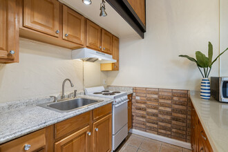 135 Prospect St in Honolulu, HI - Building Photo - Building Photo
