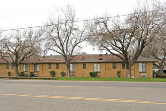 4794 E Austin Way in Fresno, CA - Building Photo - Building Photo