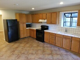 211 Larkin St in Monterey, CA - Building Photo
