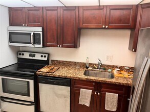 3660 Inverrary Dr, Unit 2q in Lauderhill, FL - Building Photo - Building Photo