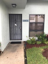 9090 SW 21st St-Unit -E in Boca Raton, FL - Building Photo - Building Photo
