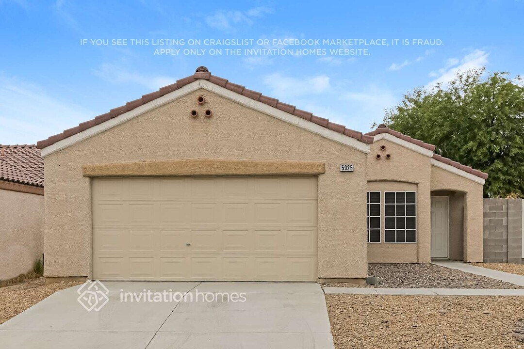 5925 Kenmore St in North Las Vegas, NV - Building Photo