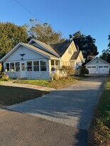 74 Uncas Rd in Clinton, CT - Building Photo