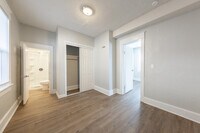 1121 Metropolitan Ave photo'