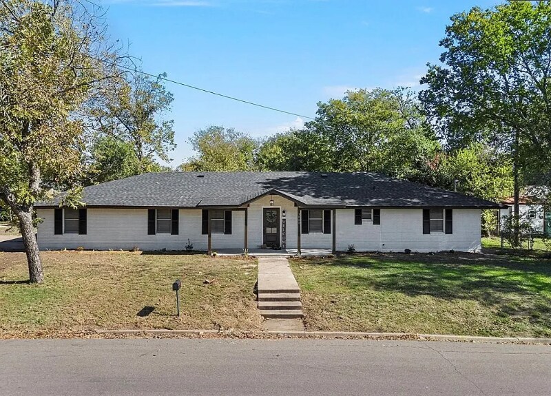 3000 Old Robinson Rd in Waco, TX - Building Photo