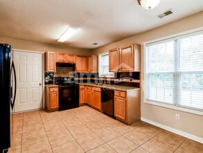 120 Lake Linden Dr in Bluffton, SC - Foto de edificio - Building Photo