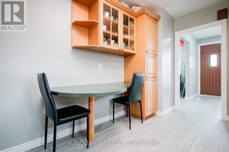 8 Chandler Dr in Toronto, ON - Building Photo - Building Photo