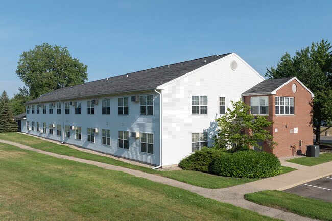 Walker Meadow in Walker, MI - Building Photo - Building Photo