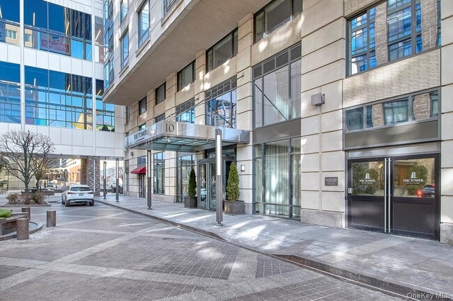 10 City Pl in White Plains, NY - Building Photo - Building Photo