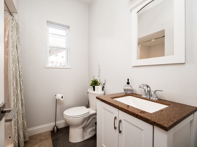 2 Buckley Ave, Unit 1