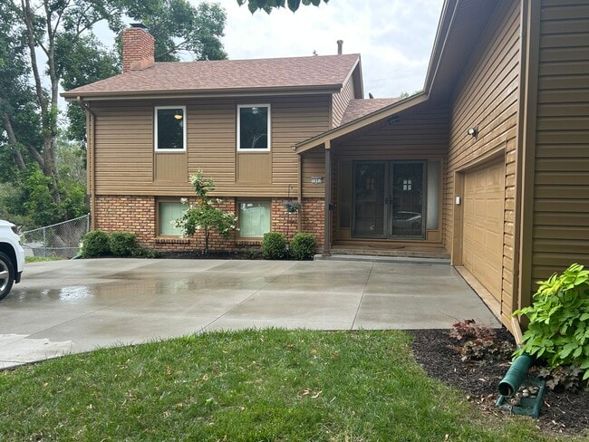 1607 S 136th St in Omaha, NE - Foto de edificio - Building Photo