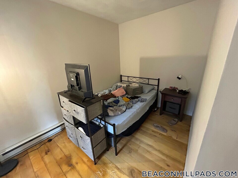 32 Irving St in Boston, MA - Building Photo