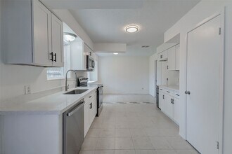 6011 Coachgate Dr in Spring, TX - Building Photo - Building Photo