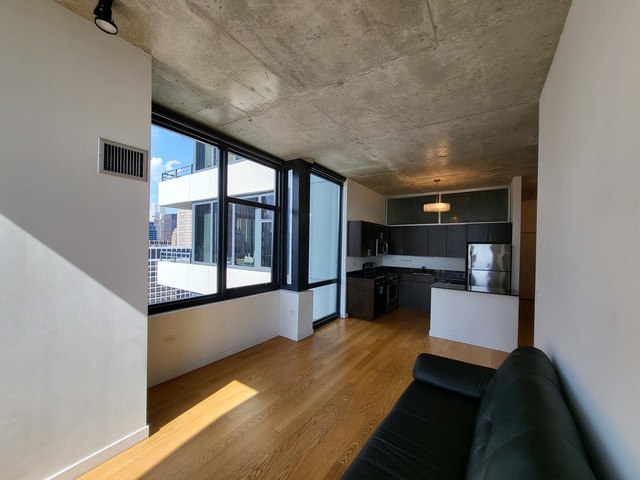 235 W Van Buren St, Unit 3614 in Chicago, IL - Building Photo - Building Photo