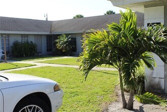 1735 6th Ave SW, Unit 7 in Vero Beach, FL - Foto de edificio - Building Photo