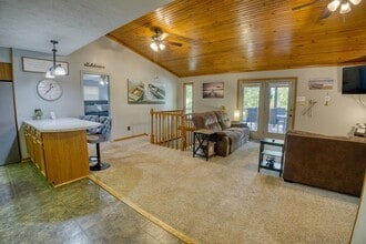 75 Forest Glenn Dr in Eddyville, KY - Foto de edificio - Building Photo