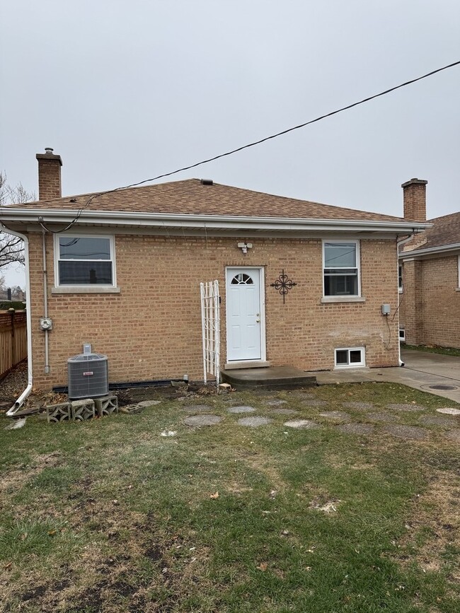 7712 Sunnyside Ave in Norridge, IL - Building Photo - Building Photo