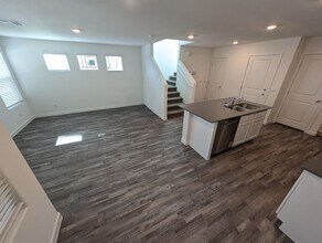 924 Violet Heron St in Henderson, NV - Building Photo - Building Photo