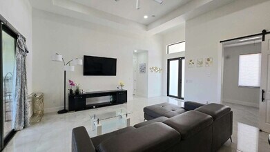 220 NE 8th Pl in Cape Coral, FL - Building Photo - Building Photo