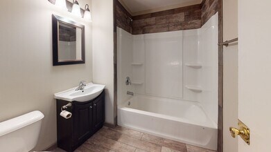 303 5th Ave SE-Unit -1 in Minneapolis, MN - Building Photo - Building Photo