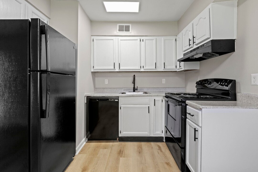 The Hills Apartment Homes in Indianapolis, IN - Foto de edificio