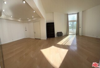 1310 N Detroit St-Unit -408 in Los Angeles, CA - Building Photo - Building Photo