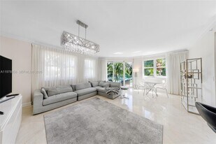 20000 E Country Club Dr, Unit 311 in Aventura, FL - Building Photo
