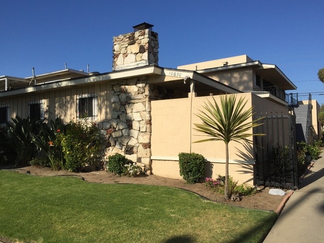 10630 S Crenshaw Blvd, Unit #3 Lewis Apartment