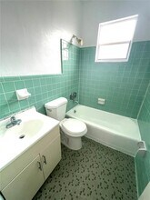 1490 NW 43rd St-Unit -C in Miami, FL - Building Photo - Building Photo