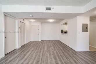 2711 Ocean Club Blvd in Hollywood, FL - Building Photo - Building Photo