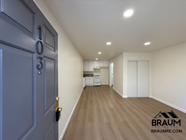 5245 Riverton Ave in Los Angeles, CA - Building Photo - Building Photo
