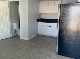 105 E Grant Rd in Tucson, AZ - Building Photo