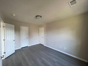15425 Fisher Island Dr in Austin, TX - Building Photo - Building Photo