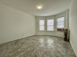 232 Stuyvesant Ave in Lyndhurst, NJ - Building Photo - Building Photo