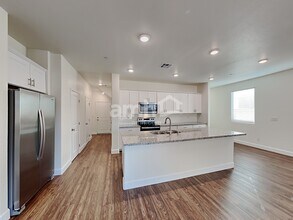 302 Palazza Reserve Pl in Henderson, NV - Building Photo - Building Photo
