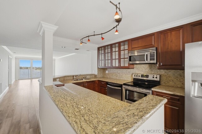 property at 3901 S Flagler Dr