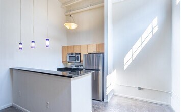 Smokehouse Lofts in Richmond, VA - Foto de edificio - Building Photo